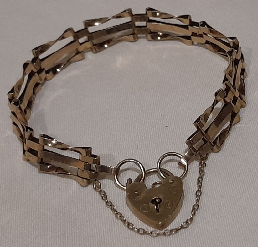9ct 375 Yellow Gold THREE BAR Design 7.25″ GATE BRACELET. 7.30 grams in Gift Box
