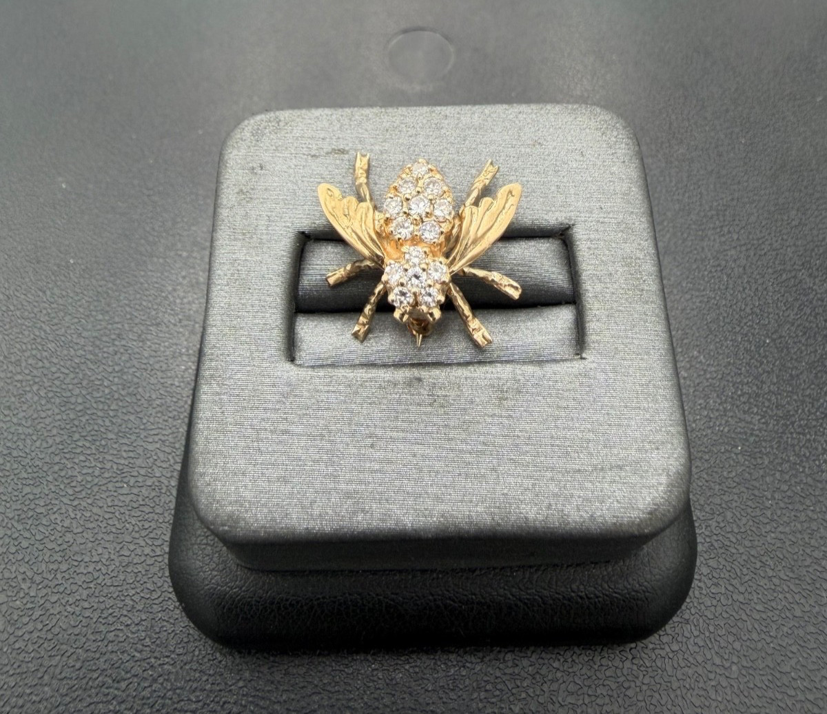 Beautiful 14kt. Yellow Gold Diamond “Bee” 19mm x 15mm Pin/Brooch