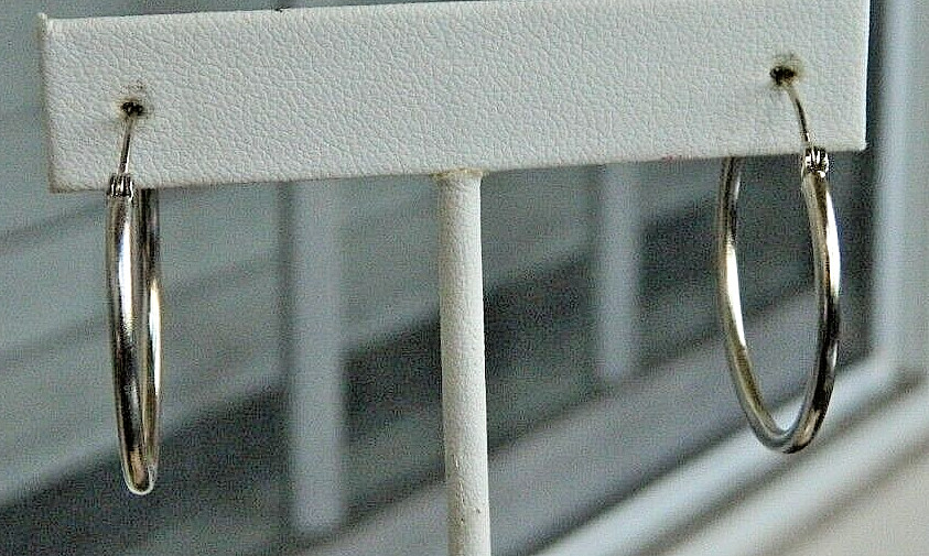CLASSIC STERLING SILVER 1 1/8″ ROUND HOOP EARRINGS-SNAP CLOSURE- 2MM DEPTH