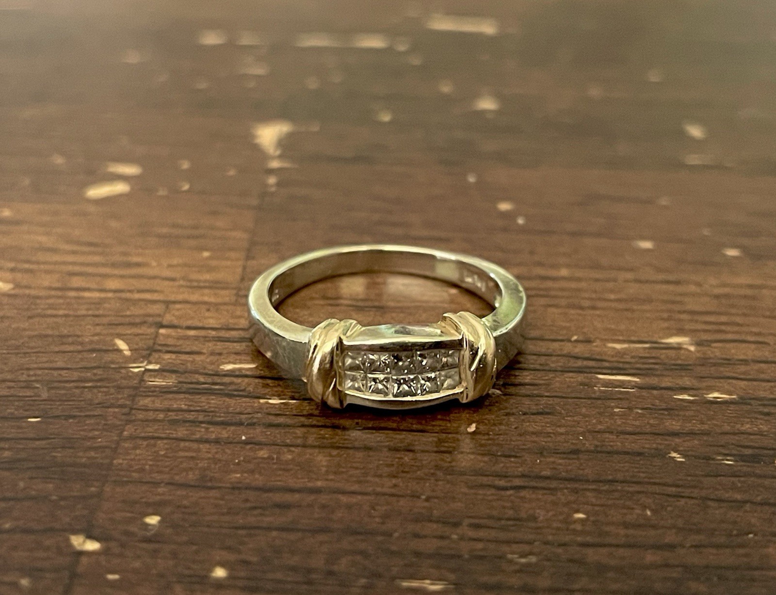 14 k gold princess cut ladies diamond ring (UNKNOWN IF REAL) See Description