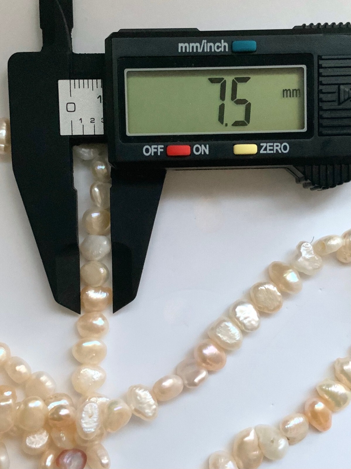 VINTAGE WHITE BAROQUE 7.5MM-8.4MM FRESHWATER PEARL 32 INCH NECKLACE
