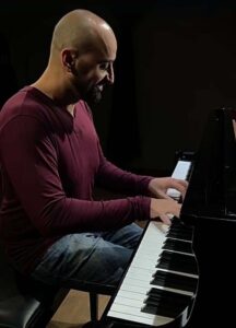 Humberto-Luiz-faz-show-na-Escola-de--musica-Leandro-Rocha
