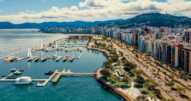 Florianopolis de Frente para o Mar - Capital Tera o Maior Complexo Nautico da America Latina - daniela - fiorin_ low