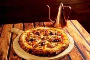 Santa Biga Pizza-Pizza de almondegas - sul da ilha